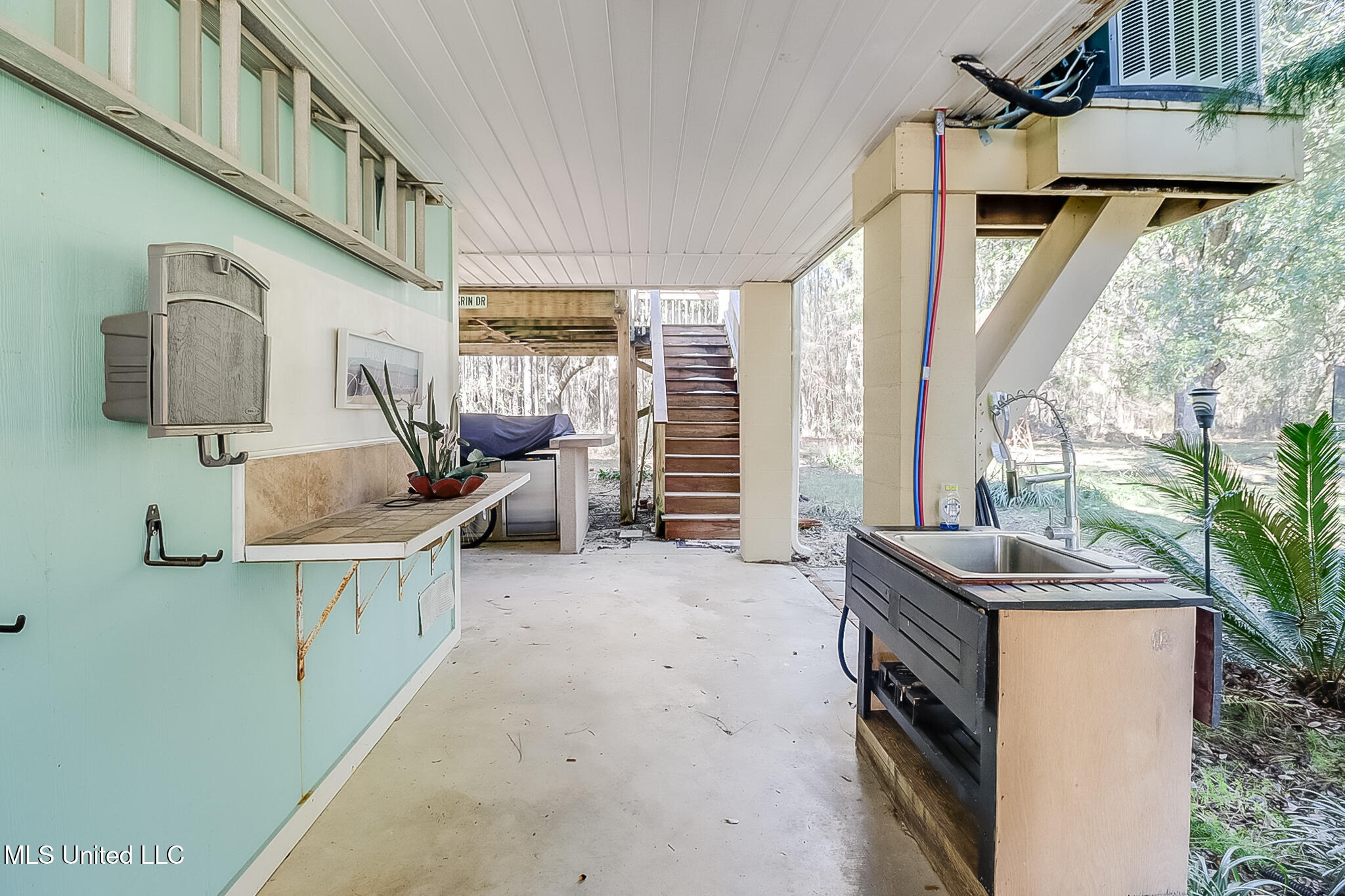 4 Castle Street Pass Christian, MS 39571 - Photo 4 of 31 Photo Jan 24 2025, 3 04 24 PM (1)