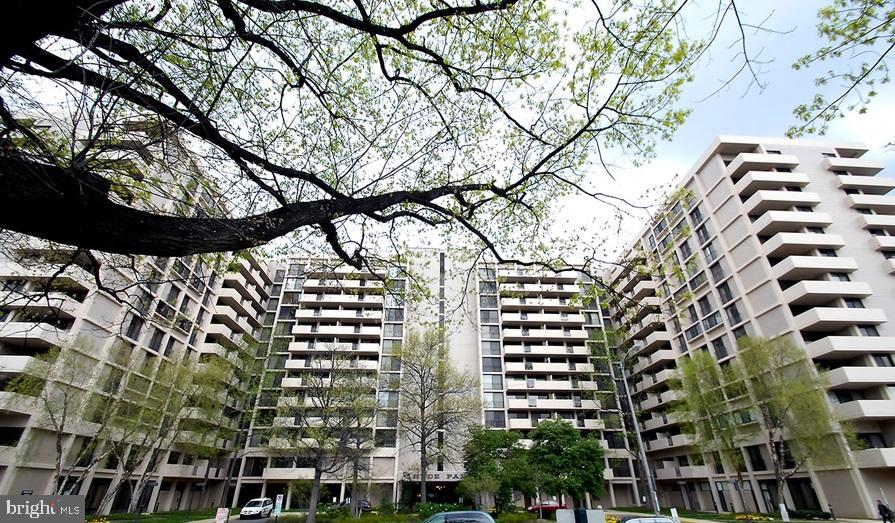 4141 North Henderson Road, Unit 1209 Arlington, VA 22203 - Photo 42 of 44 Welcome to the Hyde Park Condominium