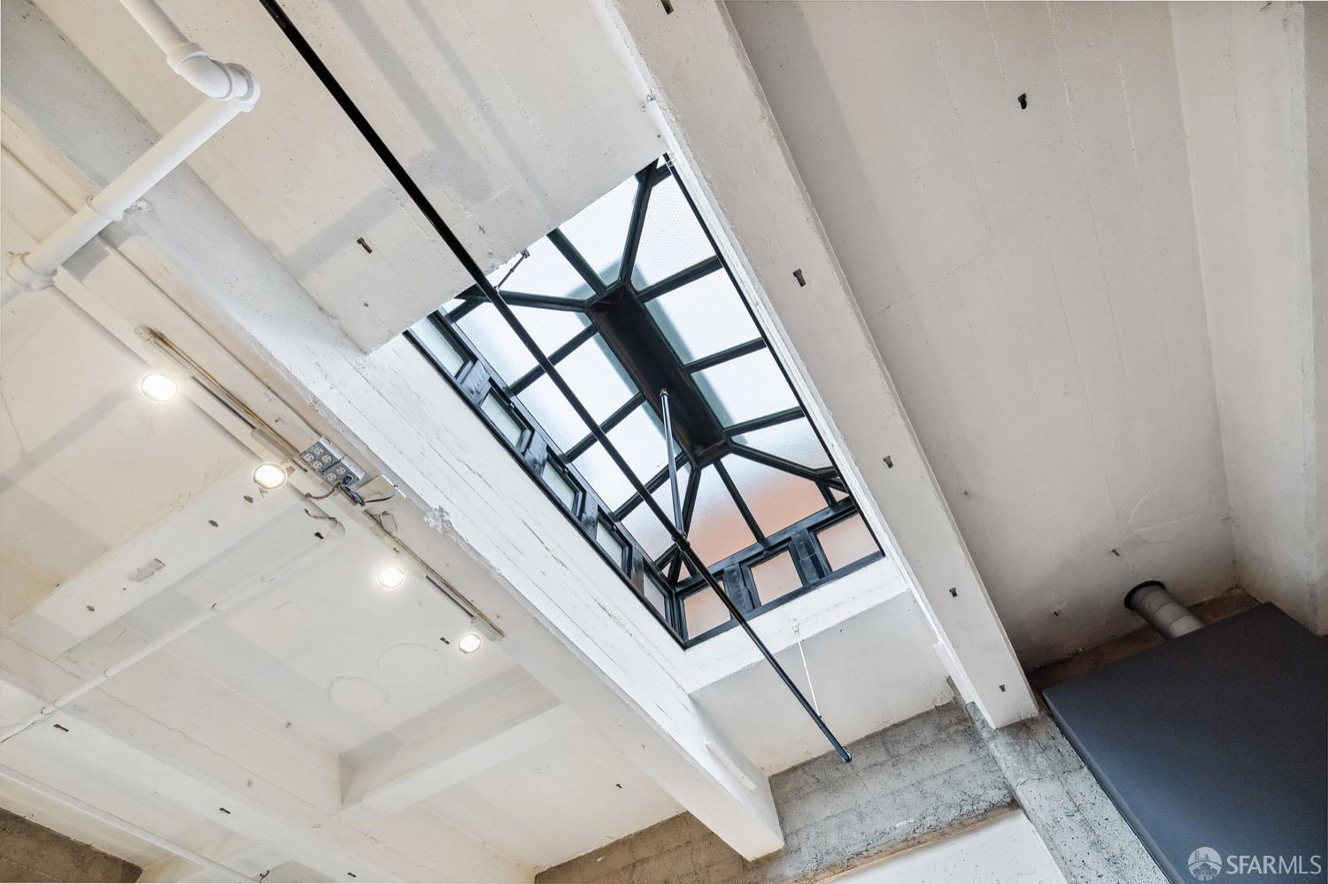 247 4th Street, Unit 406 Oakland, CA 94607 - Photo 31 of 46 a view of an entryway