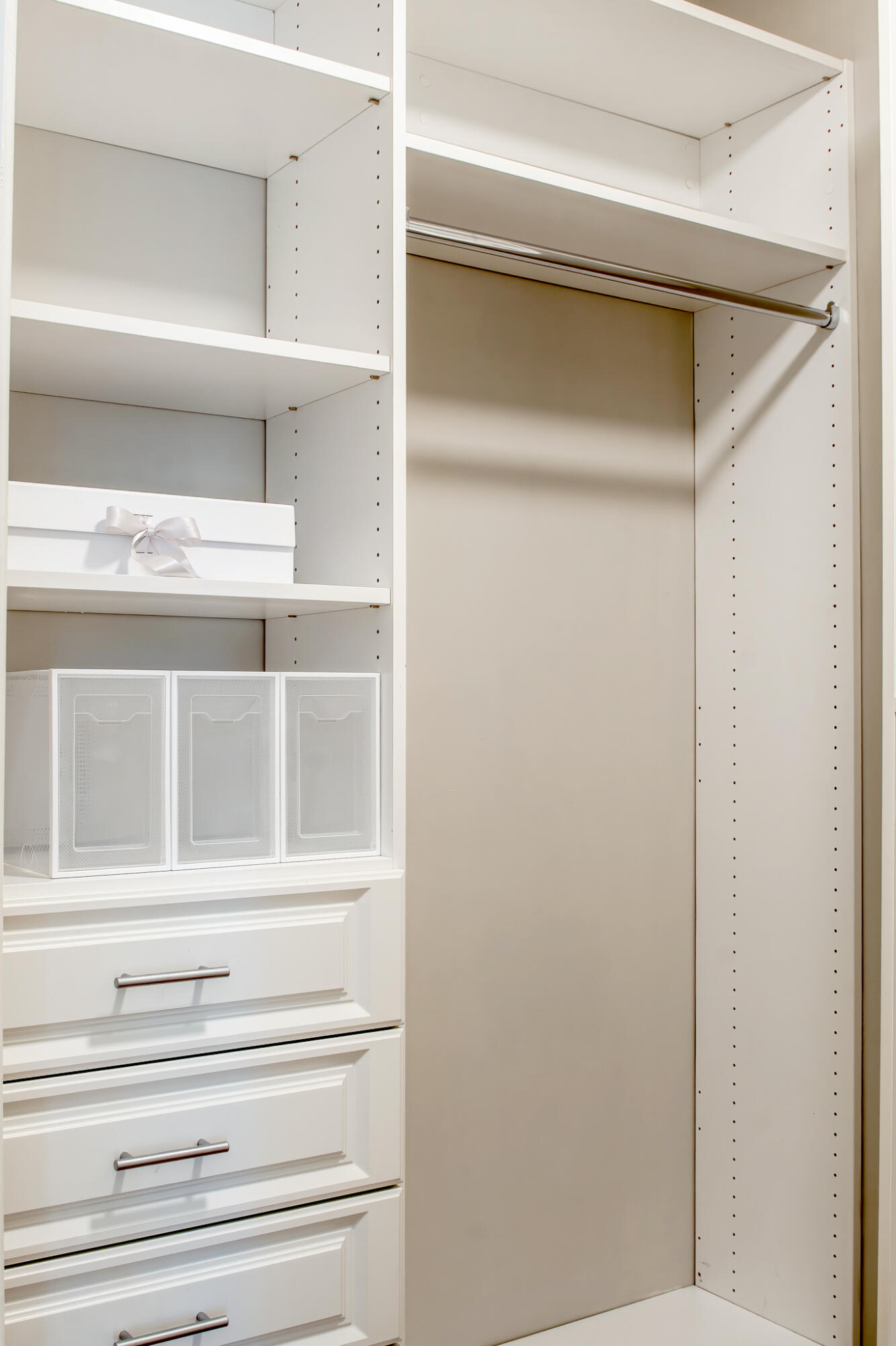 200 Manufacturers Road, Unit 414 Chattanooga, TN 37405 - Photo 12 of 44 Custom Closet