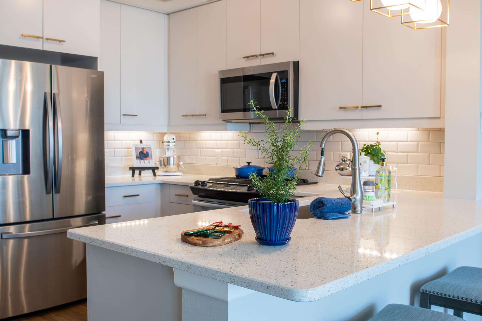200 Manufacturers Road, Unit 414 Chattanooga, TN 37405 - Photo 2 of 44 Updated Kitchen