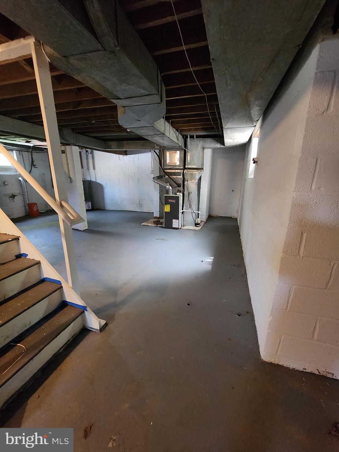 7465 Oakland Mills Road Columbia, MD 21046 - Photo 20 of 23 a view of room with stairs