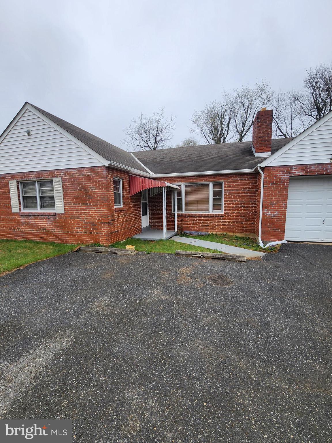 7465 Oakland Mills Road Columbia, MD 21046 - Photo 2 of 23 a front view of house with yard and trees in the background