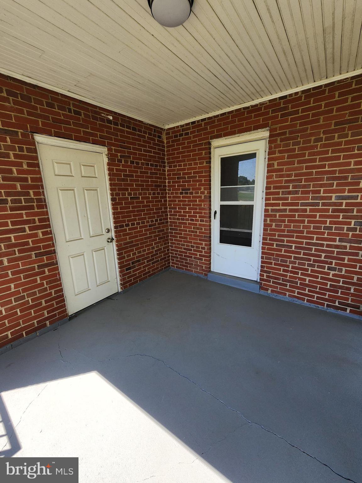 7465 Oakland Mills Road Columbia, MD 21046 - Photo 22 of 23 a view interior of the house