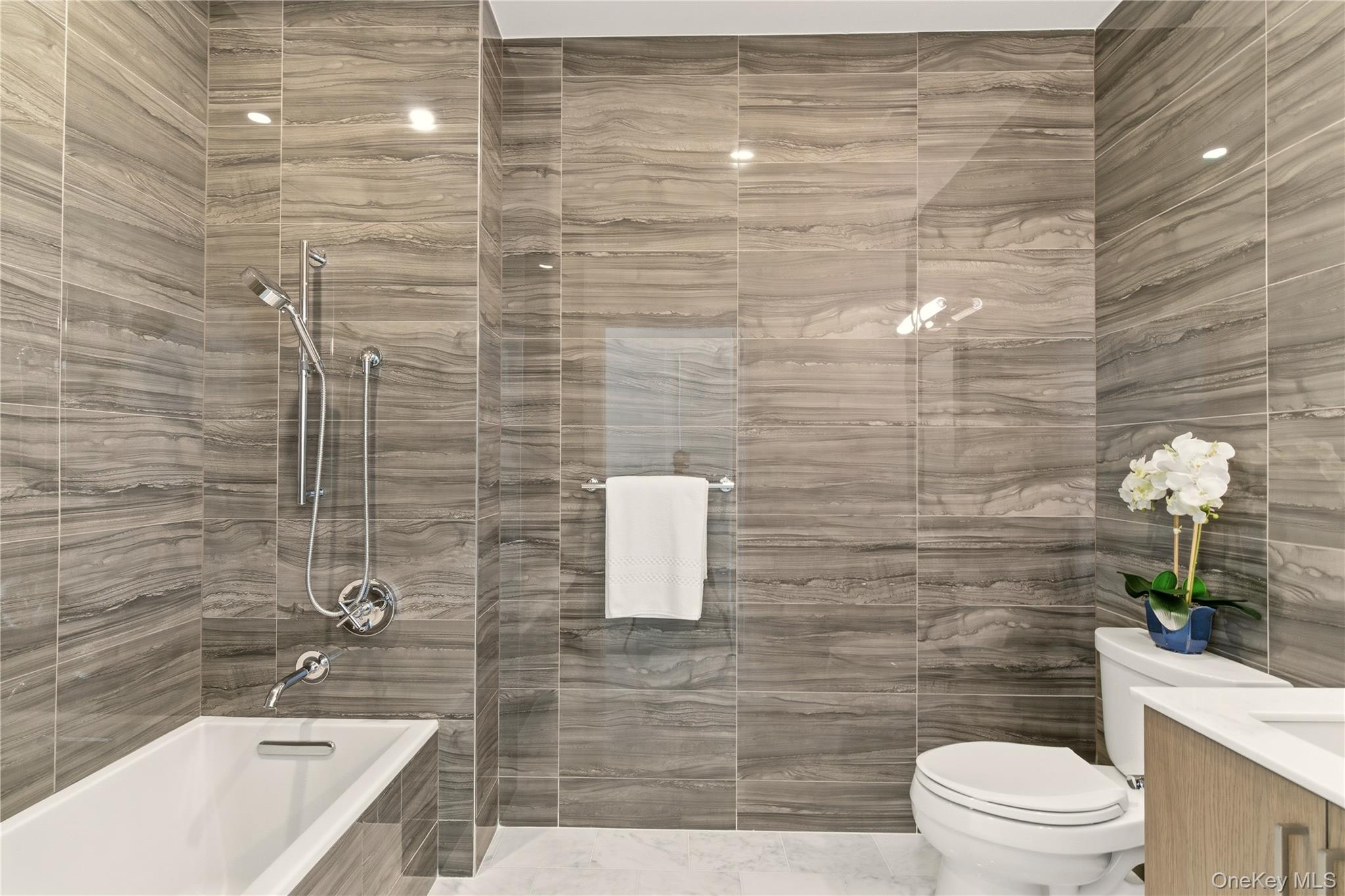 100 Garvies Point Road, Unit 1301 Glen Cove, NY 11542 - Photo 27 of 31