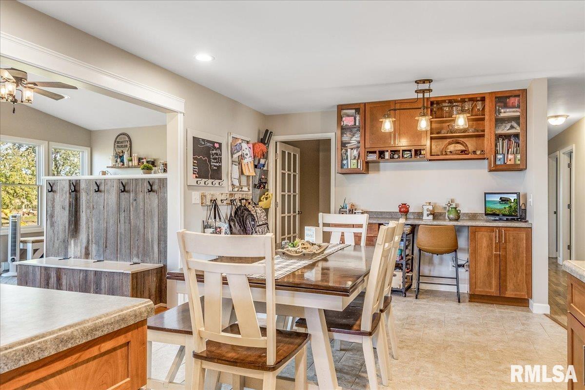10943 Cass Road Buffalo, IL 62515 - Photo 13 of 44 Gallery Image 13