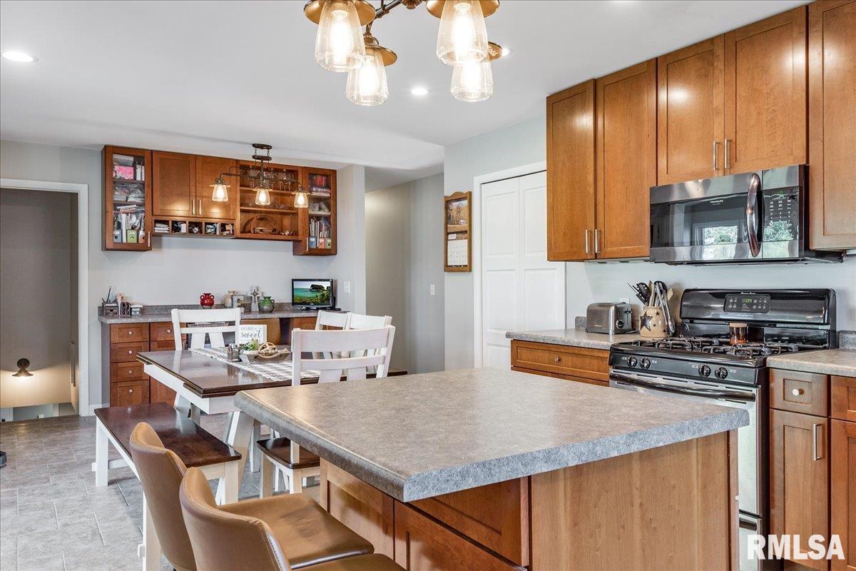 10943 Cass Road Buffalo, IL 62515 - Photo 14 of 44 Gallery Image 14