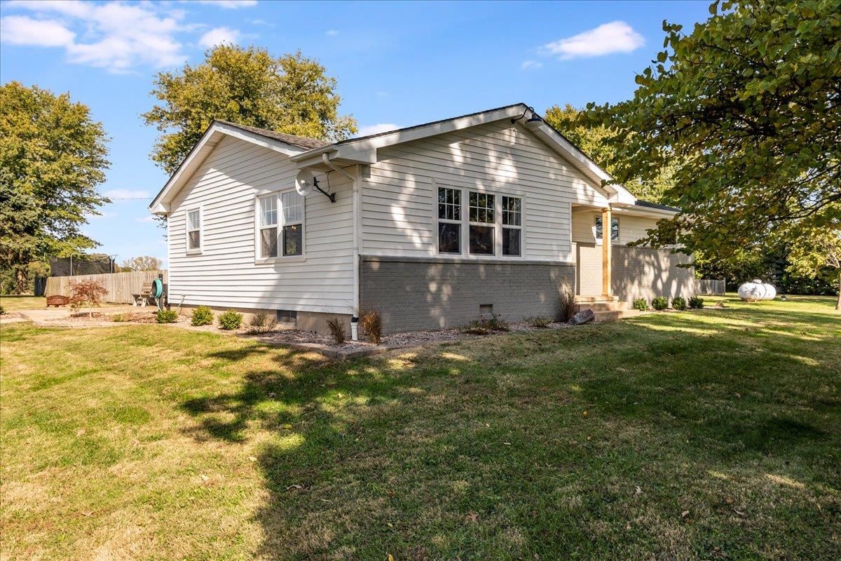 10943 Cass Road Buffalo, IL 62515 - Photo 3 of 44 Gallery Image 3