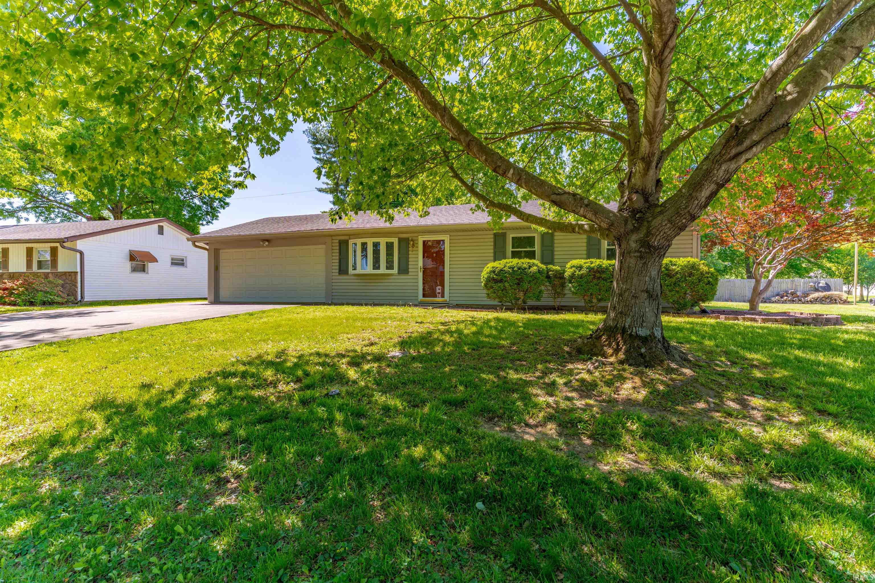 2424 Lexington Road Evansville, IN 47720 - Photo 3 of 35 Gallery Image 3