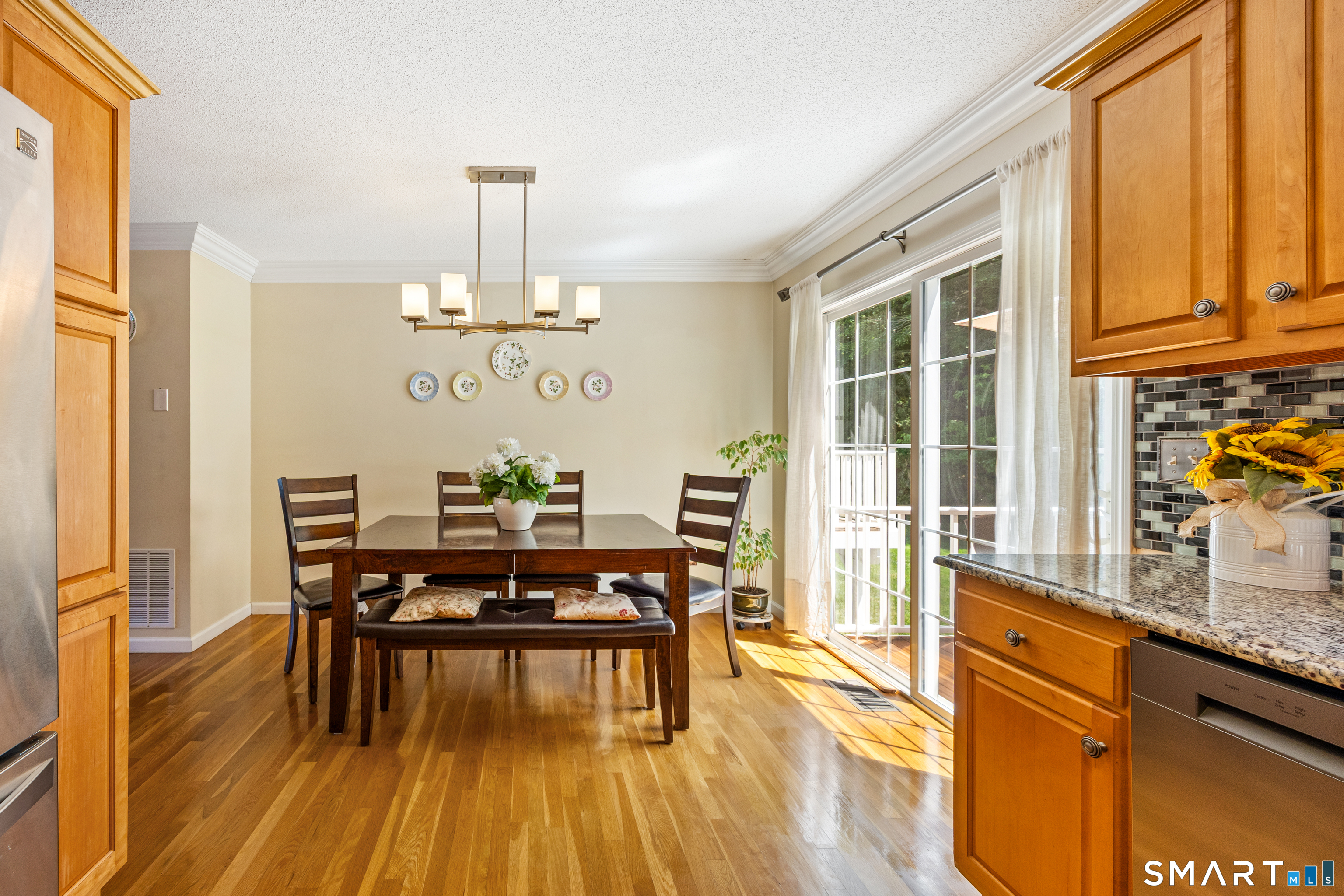 119 Taft Pointe, Unit 3 Waterbury, CT 06708 - Photo 11 of 29 Elegant chandelier