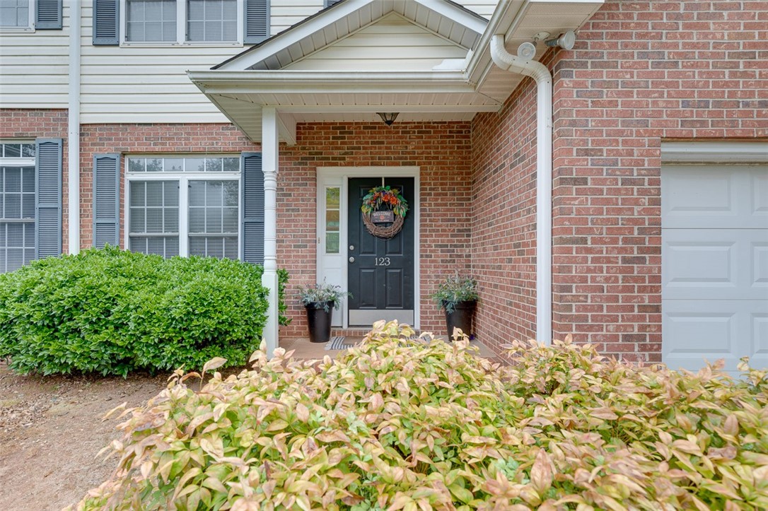 123 Dundee Court Anderson, SC 29621 - Photo 2 of 35 Gallery Image 2