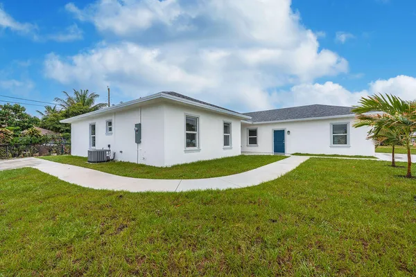 $2,700 | 502 Northwest 13th Avenue, Unit 1, Boynton Beach, FL 33435