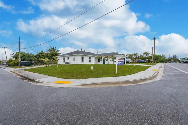 $2,700 | 502 Northwest 13th Avenue, Unit 1, Boynton Beach, FL 33435