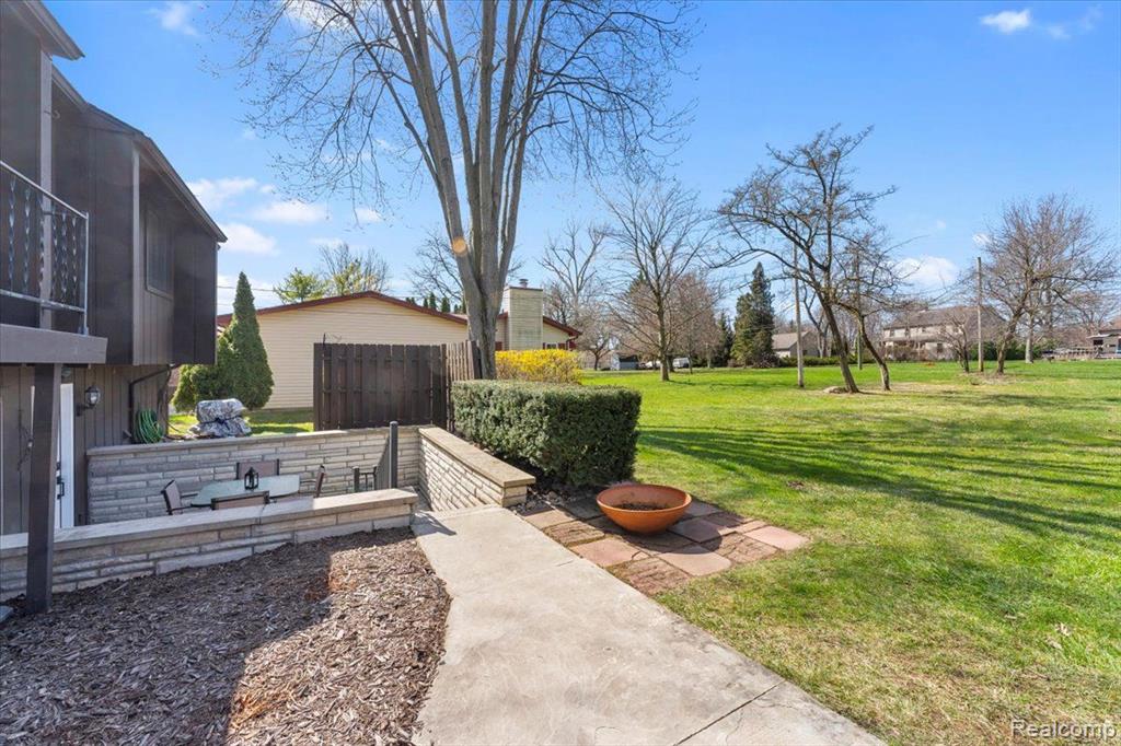 27780 Johnson Road Grosse Ile, MI 48138 - Photo 32 of 47