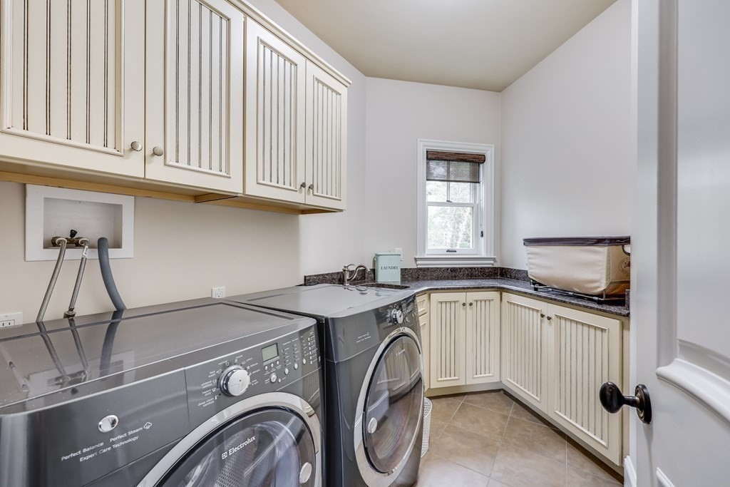 43 Boulder Ridge Plymouth, MA 02360 - Photo 25 of 42 a utility room with sink dryer and washer