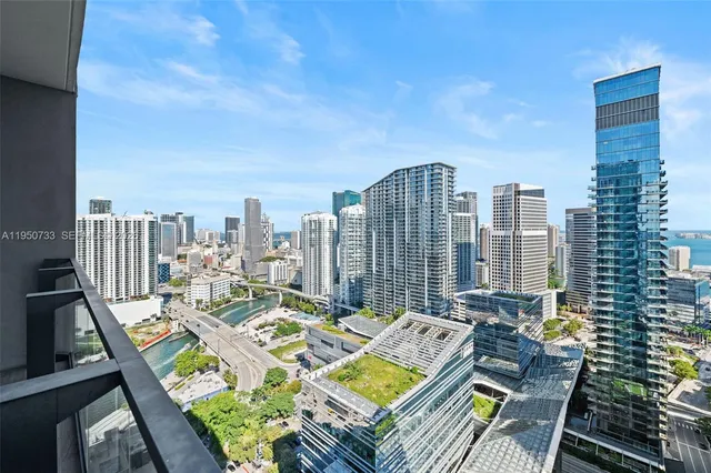 $7,500 | 88 Southwest 7th Street, Unit 3101, Miami, FL 33130