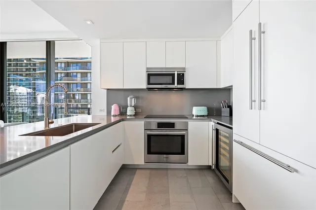 $7,500 | 88 Southwest 7th Street, Unit 3101, Miami, FL 33130