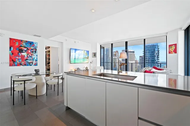 $7,500 | 88 Southwest 7th Street, Unit 3101, Miami, FL 33130