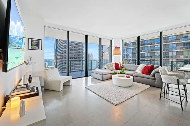 $7,500 | 88 Southwest 7th Street, Unit 3101, Miami, FL 33130