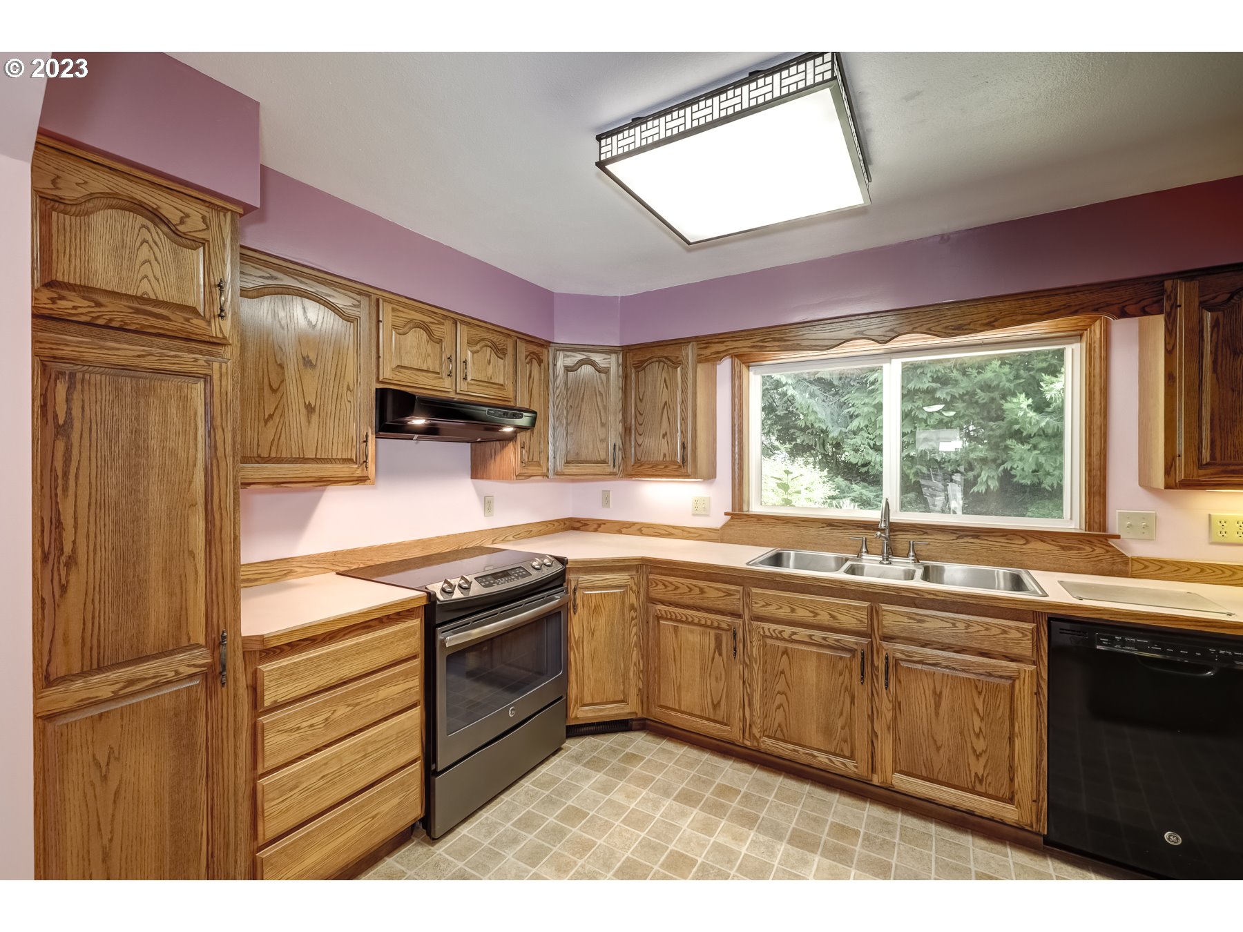 13100 Northwest Willis Road McMinnville, OR 97128 - Photo 15 of 38 a kitchen with stainless steel appliances granite countertop a sink stove and refrigerator