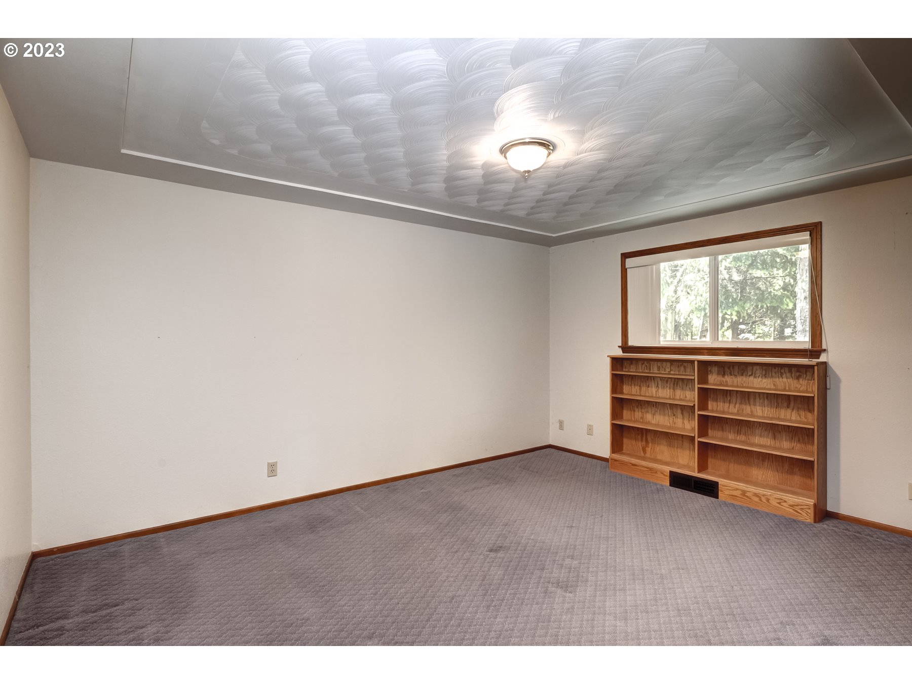 13100 Northwest Willis Road McMinnville, OR 97128 - Photo 20 of 38 a view of room with stairs and a window