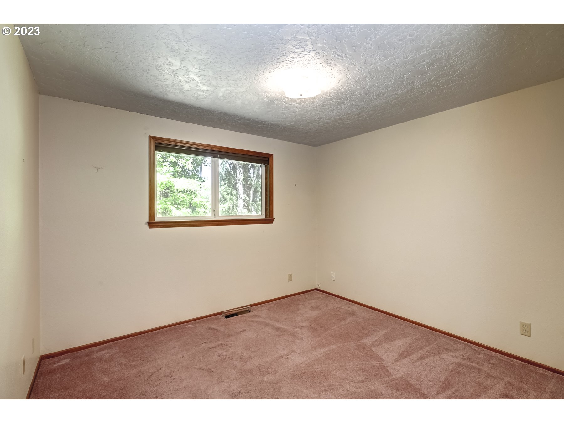 13100 Northwest Willis Road McMinnville, OR 97128 - Photo 24 of 38 an empty room with windows