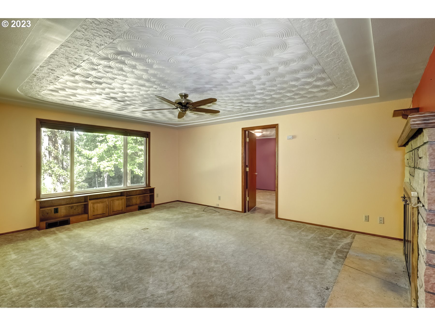13100 Northwest Willis Road McMinnville, OR 97128 - Photo 5 of 38 a view of an empty room with a window
