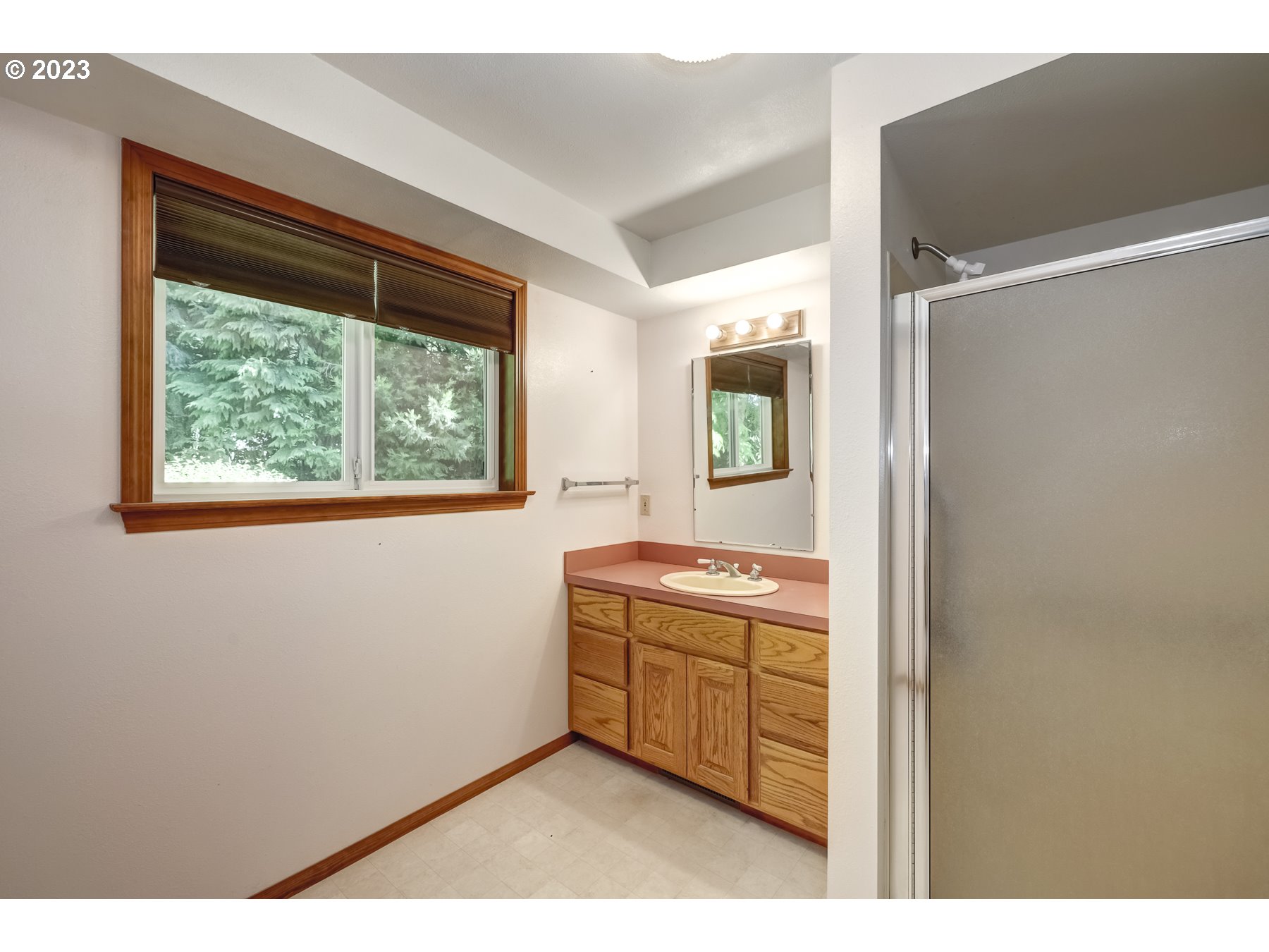 13100 Northwest Willis Road McMinnville, OR 97128 - Photo 10 of 38 a view of cabinets and window