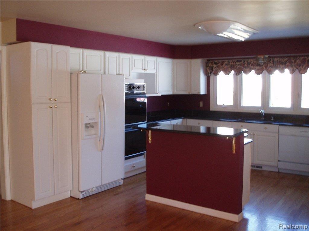 3607 Aynsley Drive Rochester, MI 48306 - Photo 4 of 12 Kitchen