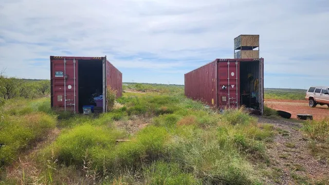 a view of a back yard