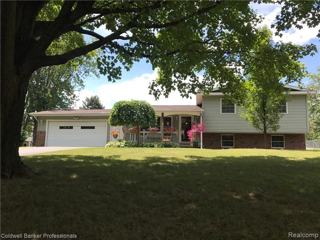 2429 Crane Road Fenton, MI 48430 - Photo 1 of 48