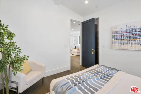 a picture of a wall with a white wall