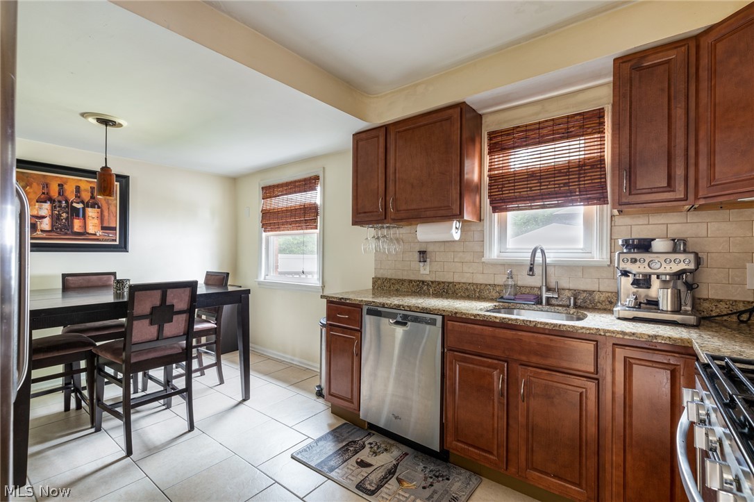 3242 Tullamore Road Cleveland, OH 44118 - Photo 10 of 27 Gallery Image 10