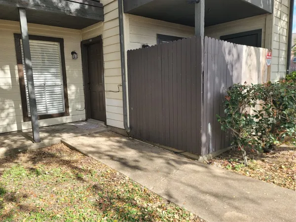 $750 | 12615 Brookglade Circle, Unit 409, Houston, TX 77099