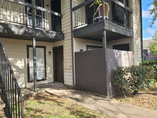 $750 | 12615 Brookglade Circle, Unit 409, Houston, TX 77099