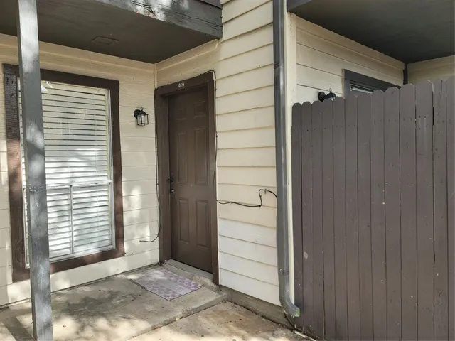 $750 | 12615 Brookglade Circle, Unit 409, Houston, TX 77099