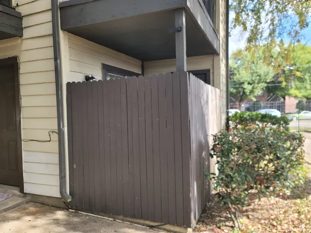 $750 | 12615 Brookglade Circle, Unit 409, Houston, TX 77099