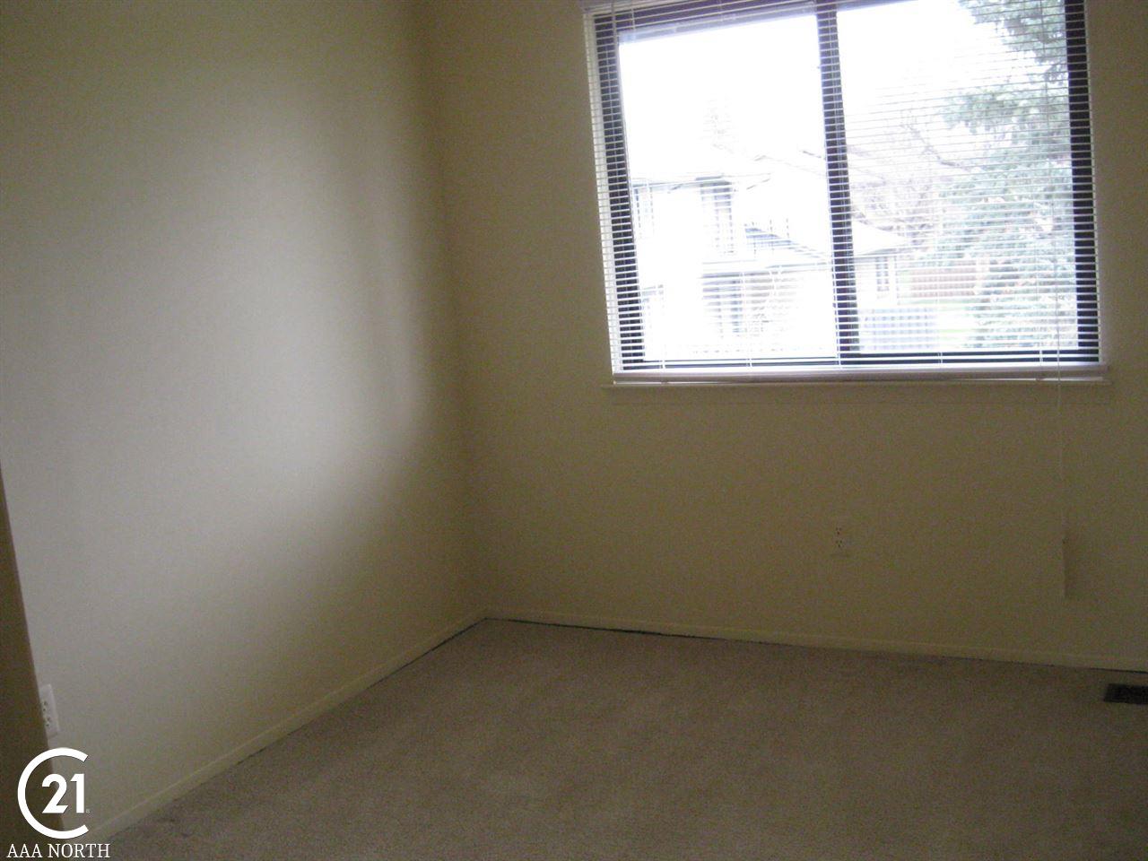 24690 Chalk Farm Road North Warren, MI 48091 - Photo 16 of 30 Gallery Image 16