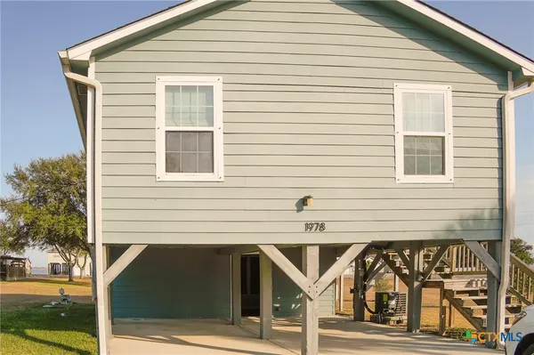 $200,000 | 1978 Bayview Drive, Palacios, TX 77465