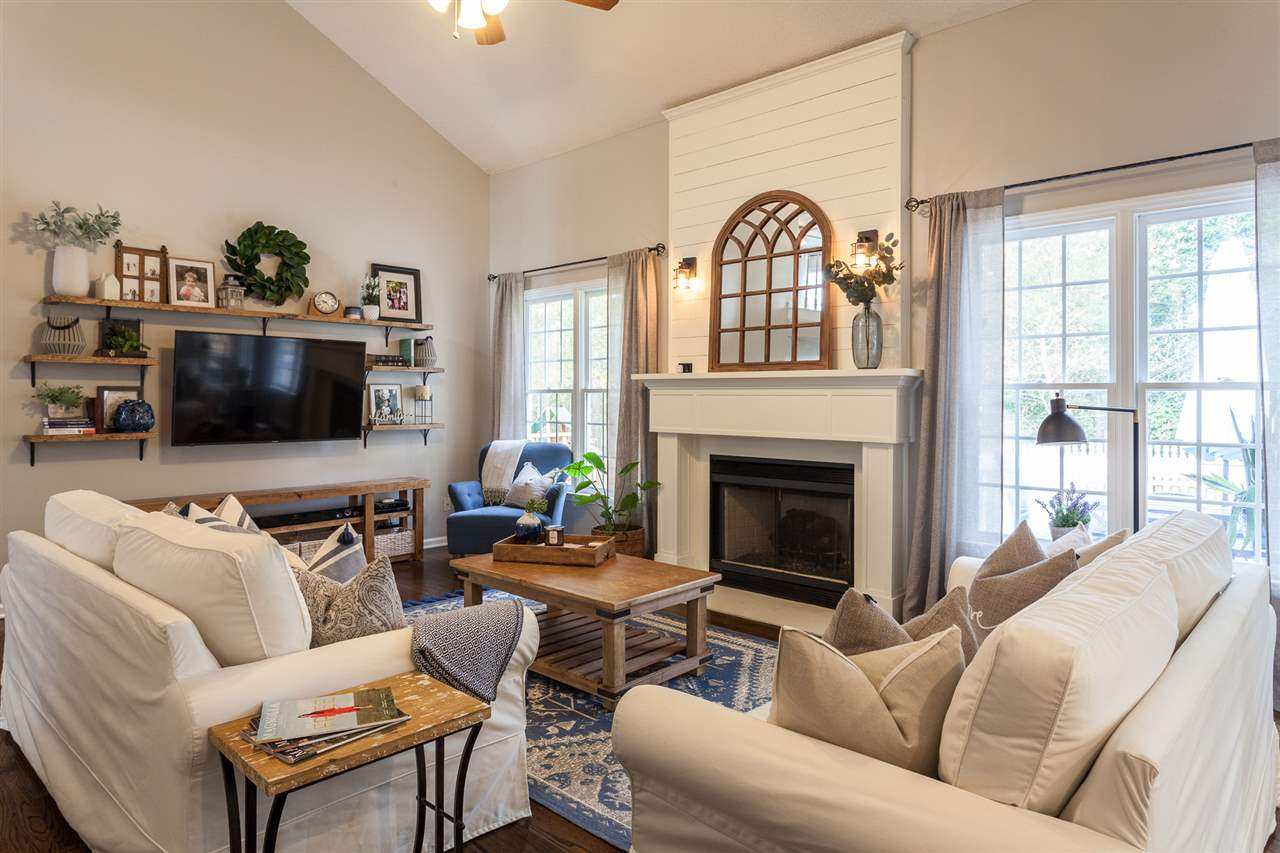 12333 Amoretto Way Raleigh, NC 27613 - Photo 7 of 30 Family Room