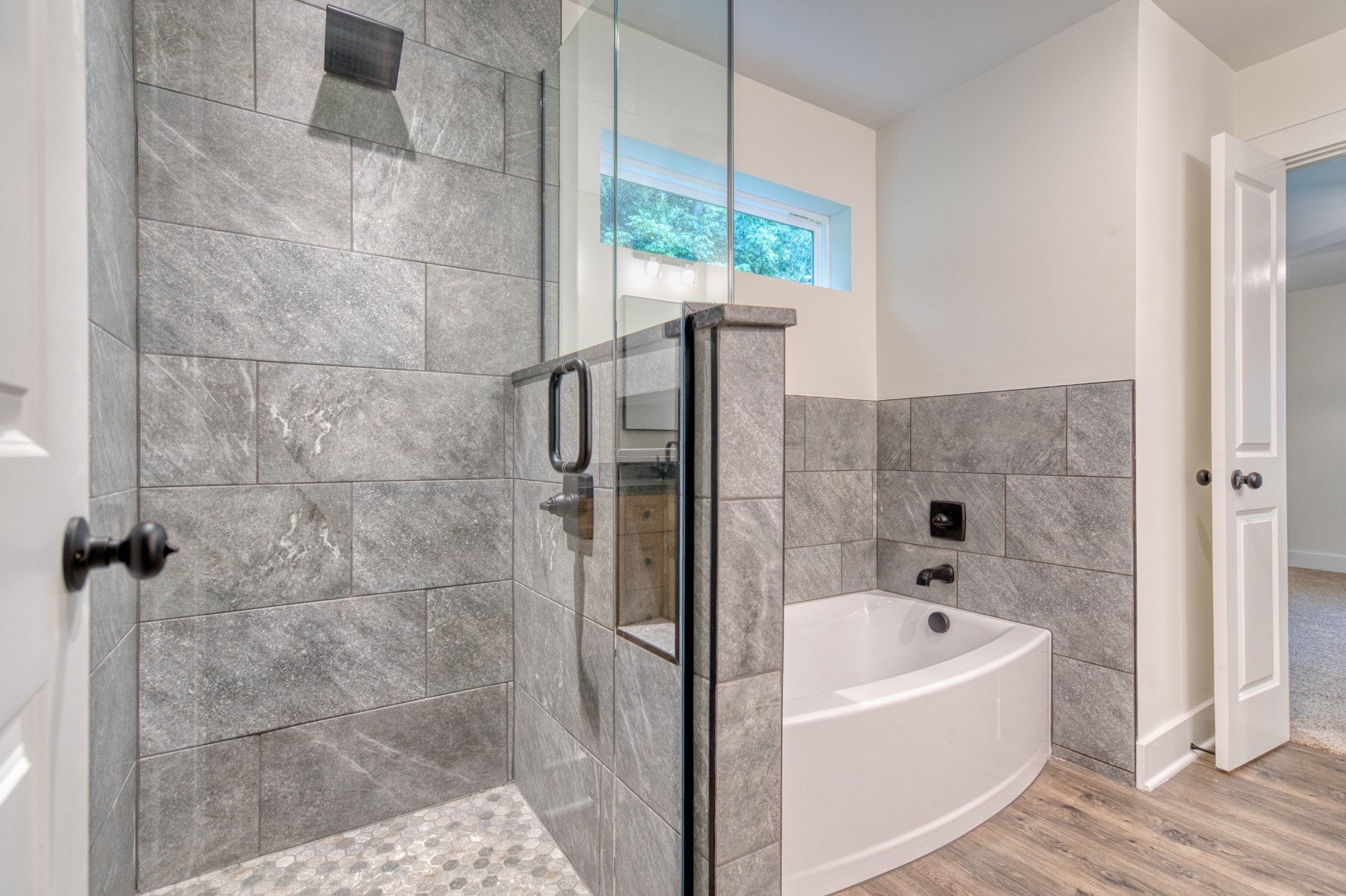 793 Spring Circle Springfield, TN 37172 - Photo 33 of 83 a bathroom with a bathtub and shower