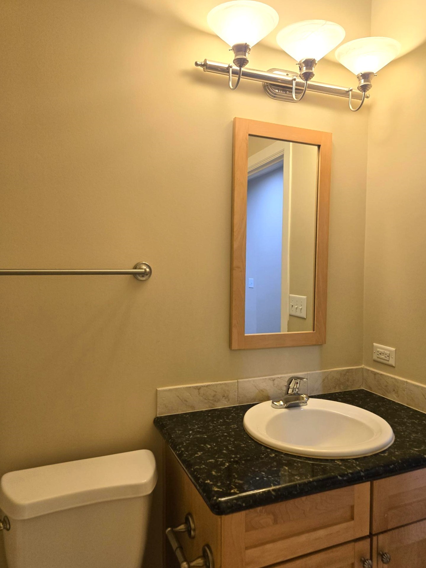 1900 Genesee Street, Unit 207 Houston, TX 77006 - Photo 34 of 50 Granite counter top, pretty mirror and trendy light fixtures in secondary bath.