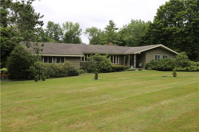 29 Pritten Hill Road Brookfield, CT 06804 - Photo 1 of 1 a front view of a house with a garden