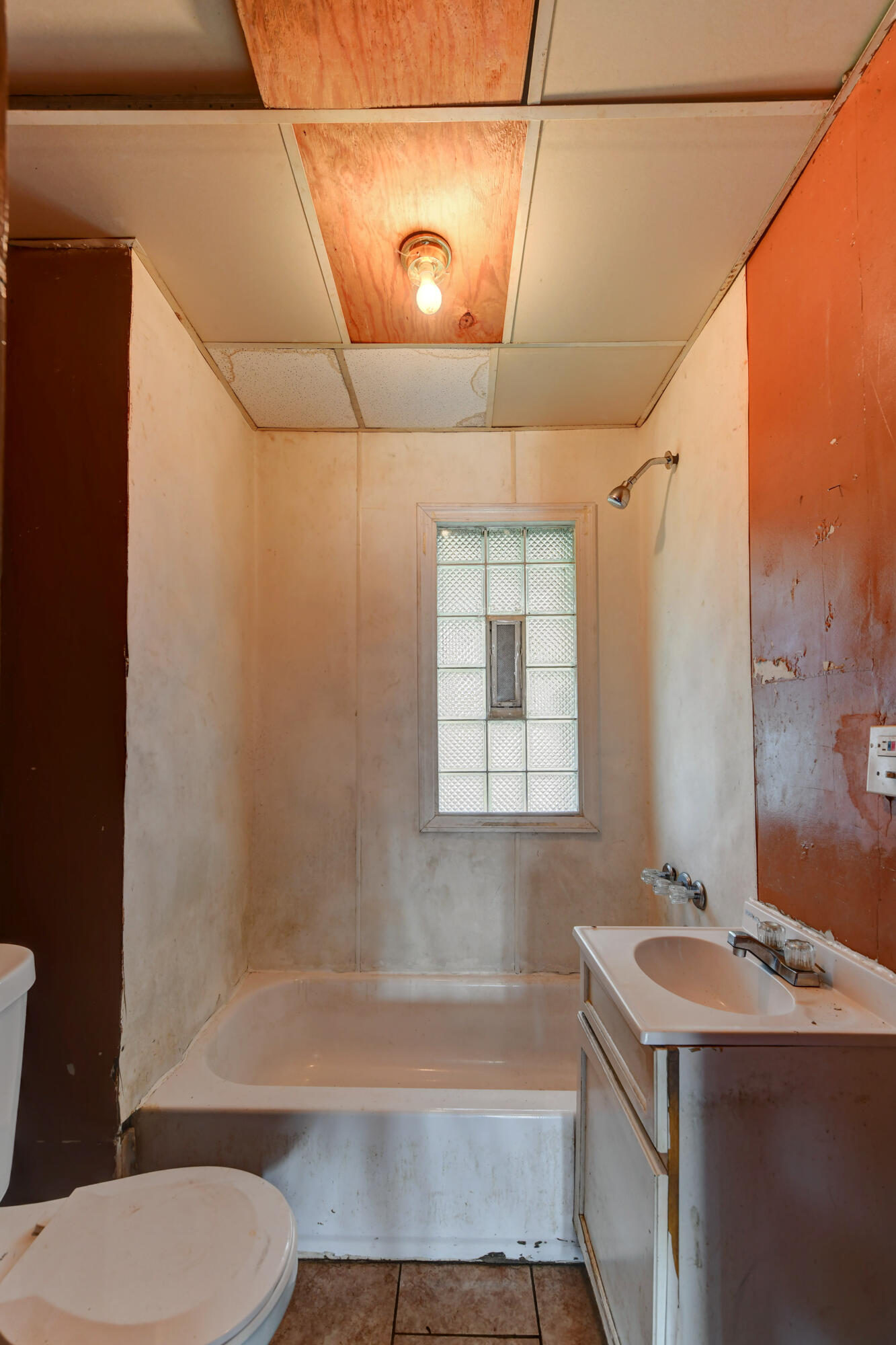 5010 Magoun Avenue East Chicago, IN 46312 - Photo 9 of 26 1333x2000