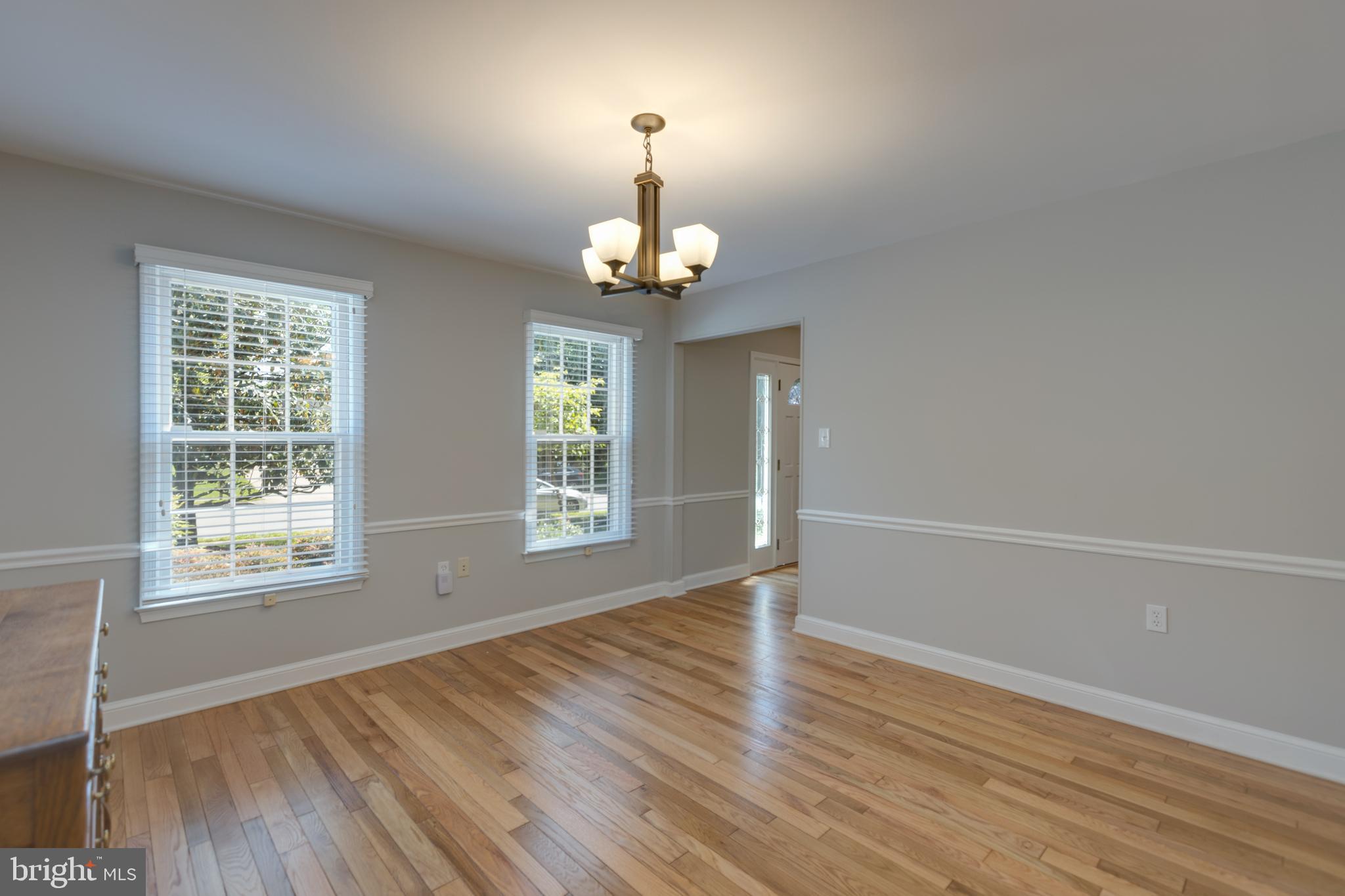 8238 Crown Court Road Alexandria, VA 22308 - Photo 13 of 57 Chair rail in dining