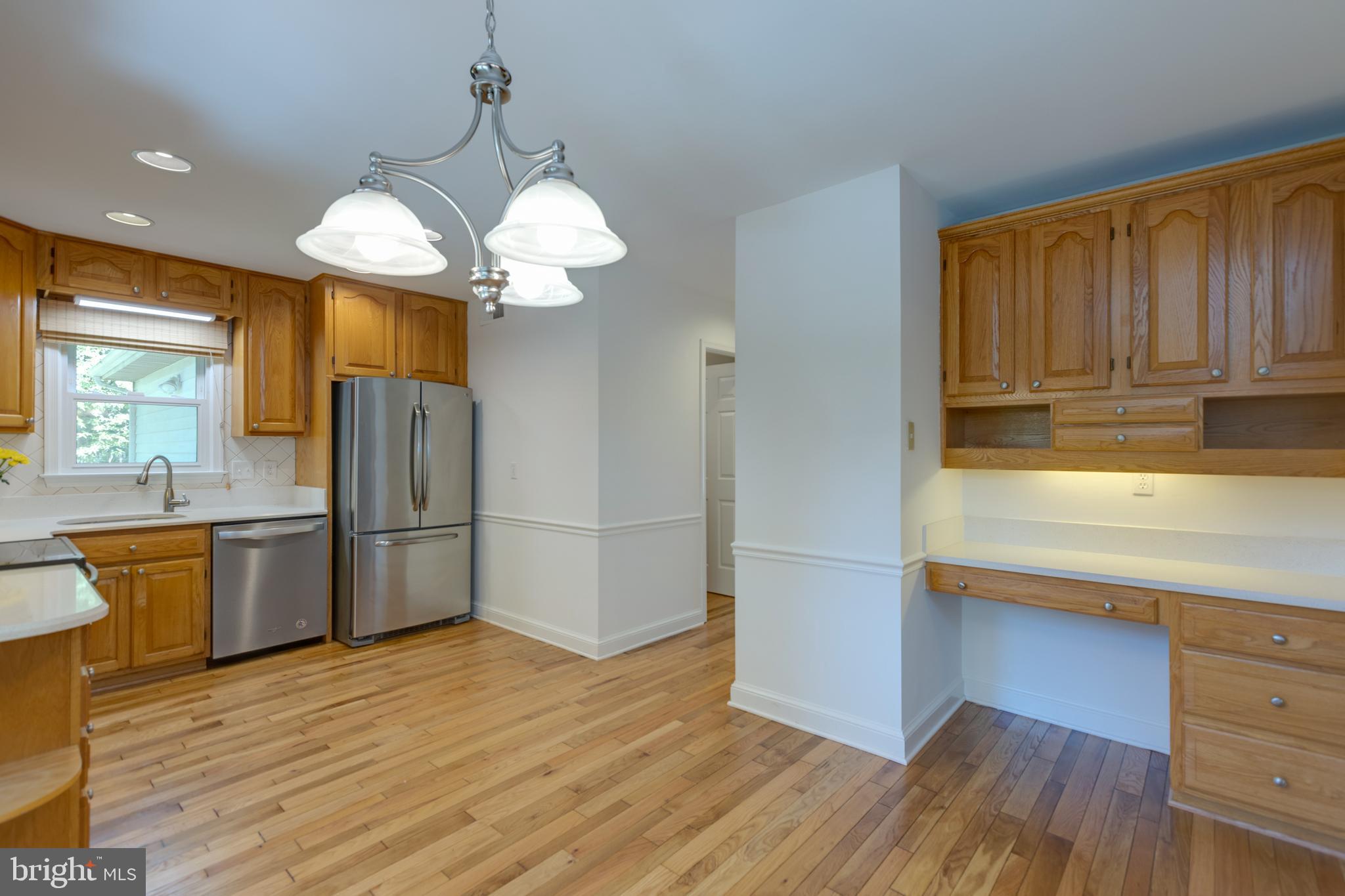 8238 Crown Court Road Alexandria, VA 22308 - Photo 20 of 57 Large kitchen with desk nook