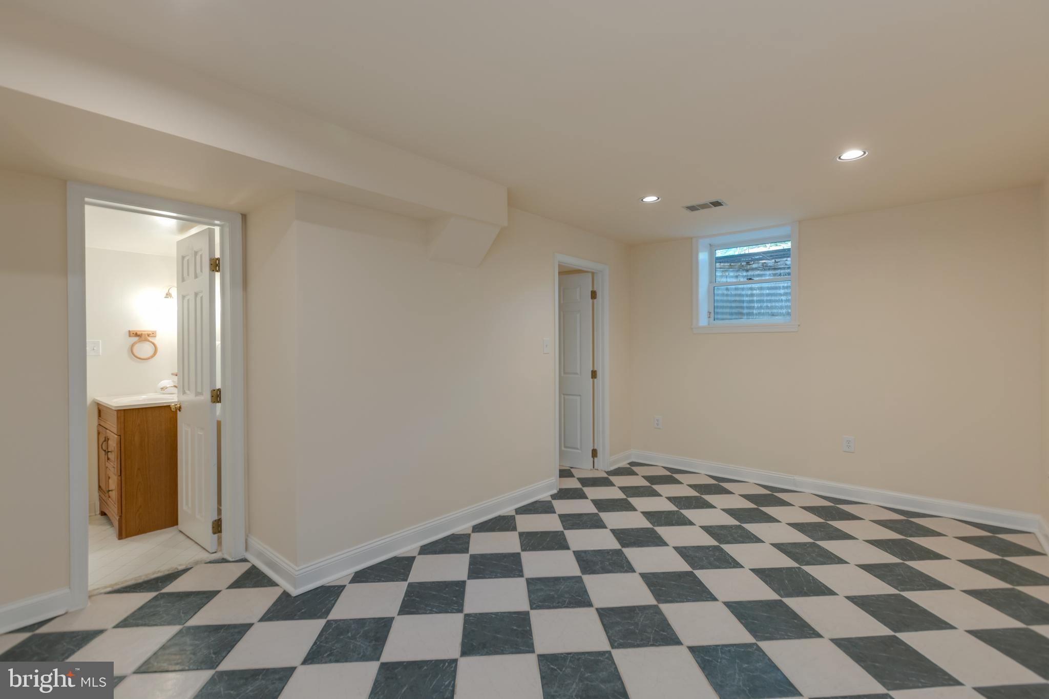 8238 Crown Court Road Alexandria, VA 22308 - Photo 46 of 57 Gallery Image 46
