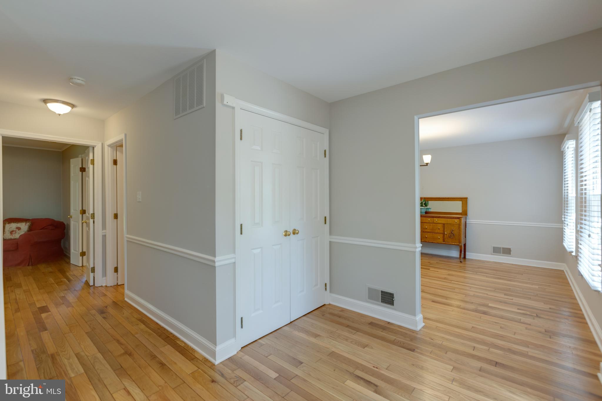 8238 Crown Court Road Alexandria, VA 22308 - Photo 8 of 57 Large entryway