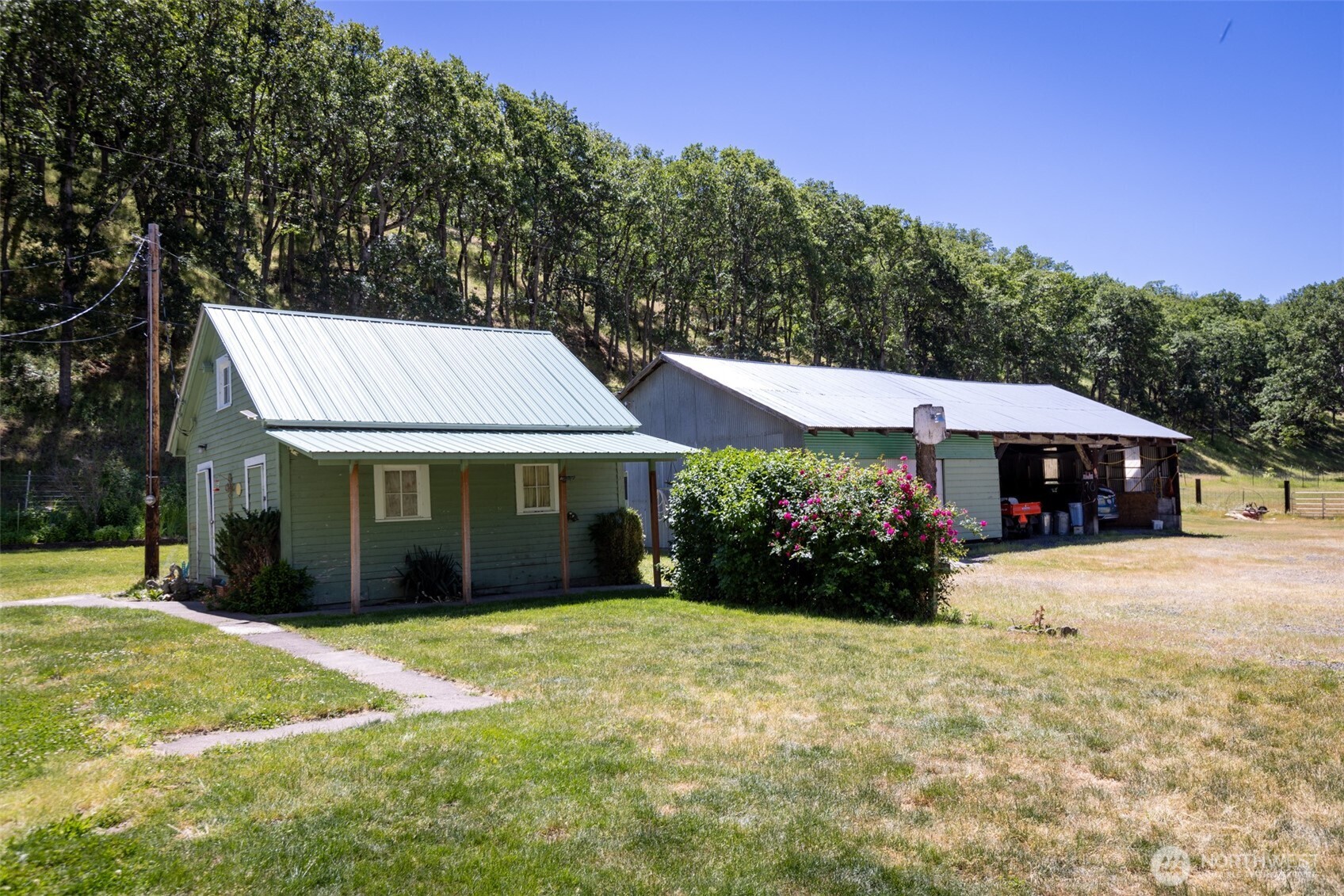 992 Highway 142 Lyle, WA 98635 - Photo 36 of 40 a view of a house with a yard