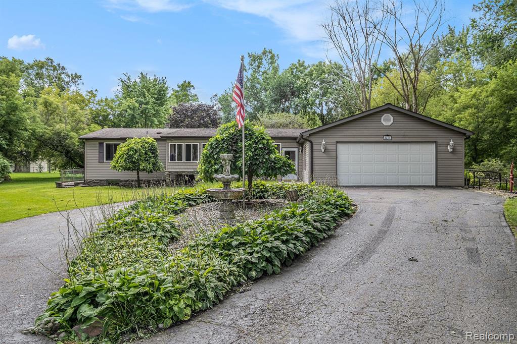 4486 Lapeer Road Burton, MI 48509 - Photo 29 of 31 Gallery Image 29